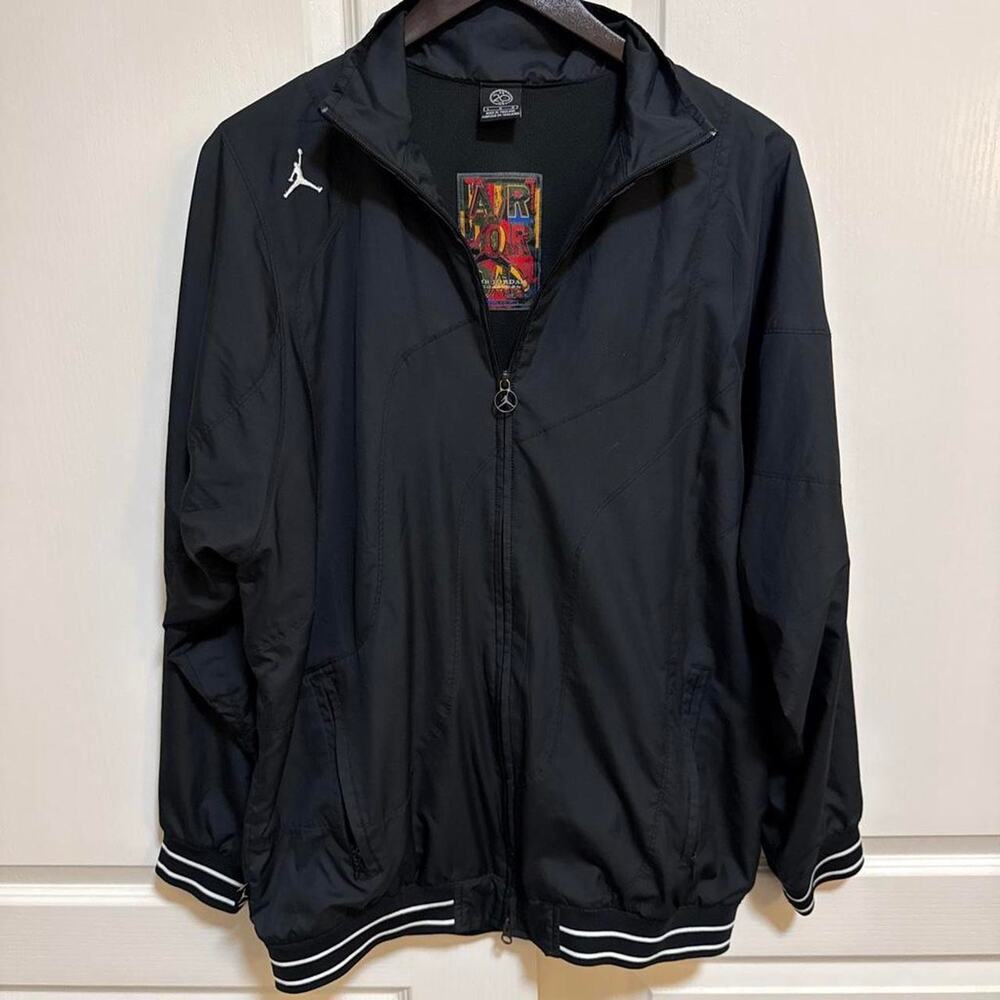 Air jordan collection black windbreaker size L